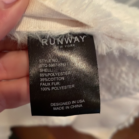 Runway Faux Fur Vest - Picture 3 of 8